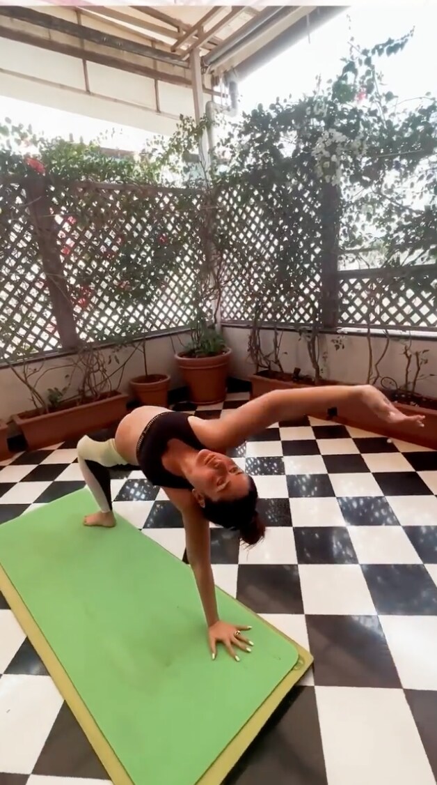 Kareena Kapoor Khan’s Latest Core Workout Is The Gym Motivation You Needed